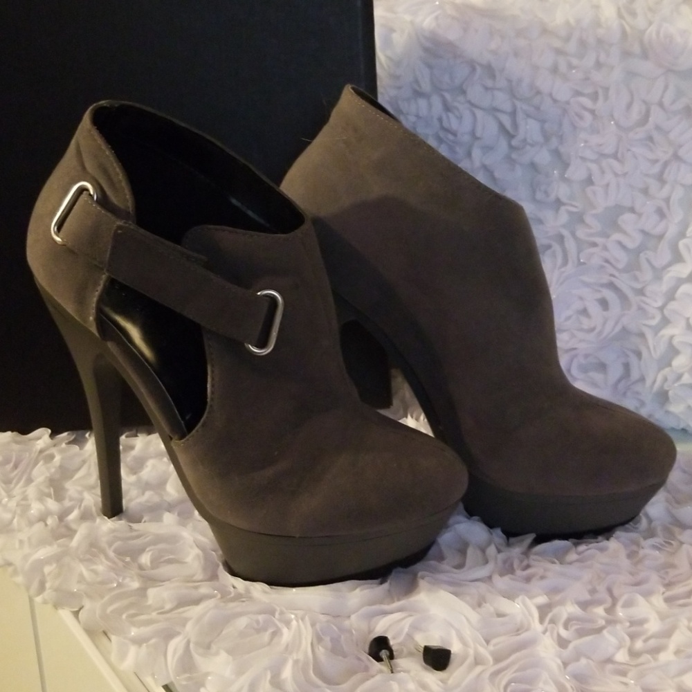 High heels booties